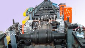 冷彎成型設(shè)備、車(chē)廂板成型機(jī)
