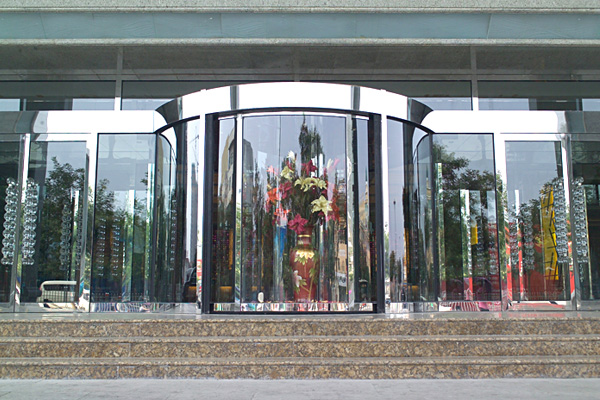 本溪旋轉門維修盤錦自動旋轉門維修鐵嶺旋轉門維修