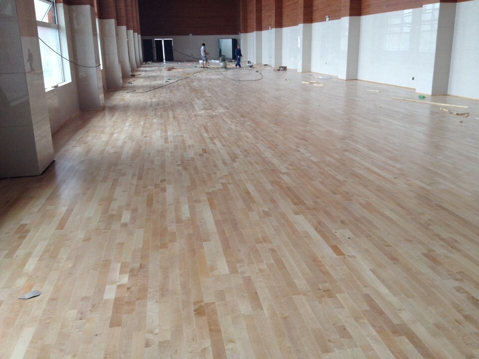 山東省墾利縣一中體育館運動地板鋪設完畢