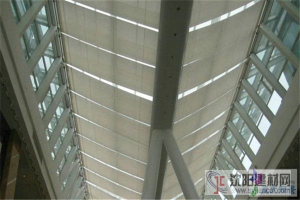 北京臨空皇冠假日酒店采光頂遮陽(yáng)工程案例